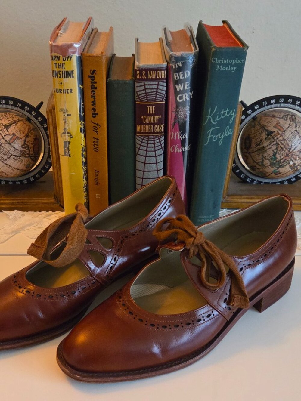 Memery 1930s flats with cutouts - Cognac Brown - Anna
